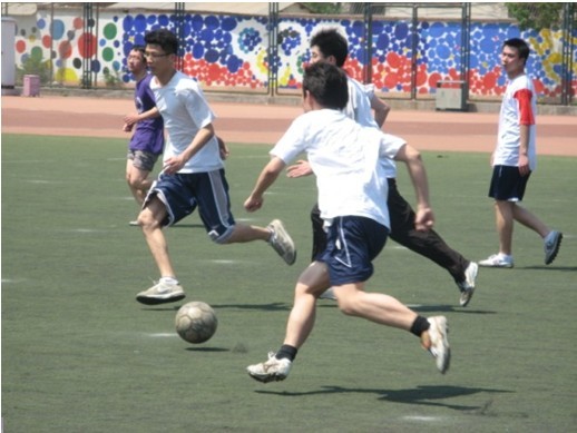 尤以网球比 尤以网球比