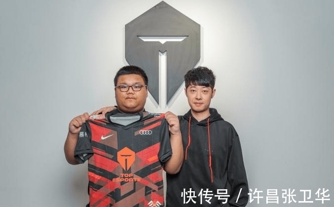 谈论一名球